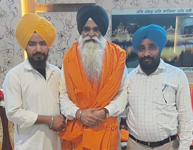ਸ੍ਰੀ ਦਰਬਾਰ ਸਾਹਿਬ ਦੇ ਨਵ ਨਿਯੁਕਤ ਮੈਨੇਜਰ ਮੇਜਰ ਸਿੰਘ ਨੂੰ ਕੀਤਾ ਸਨਮਾਨਿਤ
