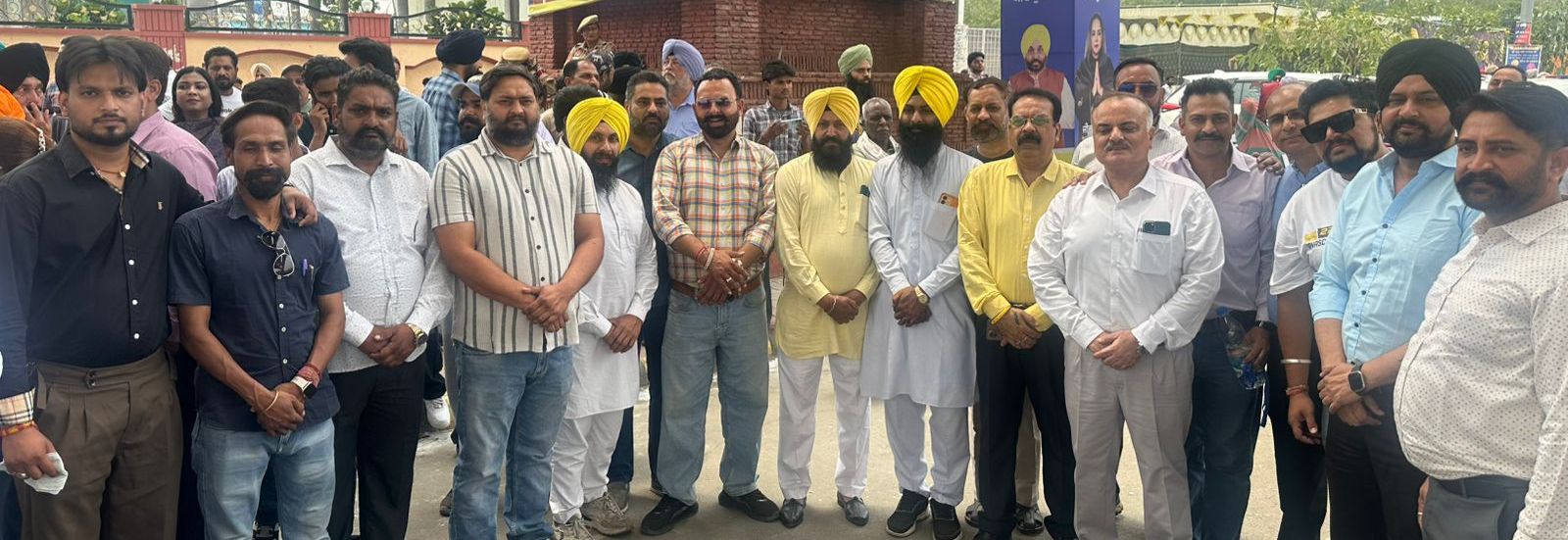 ਸ਼ੀਤਲ ਜੁਨੇਜਾ ਅਤੇ ਪਵਨਜੀਤ ਸਿੰਘ ਨੇ ਅੰਮ੍ਰਿਤਸਰ ਗੋਲਡਨ ਗੇਟ ਵਿਖੇ ਮੁੱਖ ਮੰਤਰੀ ਦੀ ‘ਸ਼ੁਕਰਾਨਾ ਯਾਤਰਾ’ ਦਾ ਕੀਤਾ ਸ਼ਾਨਦਾਰ ਸਵਾਗਤ