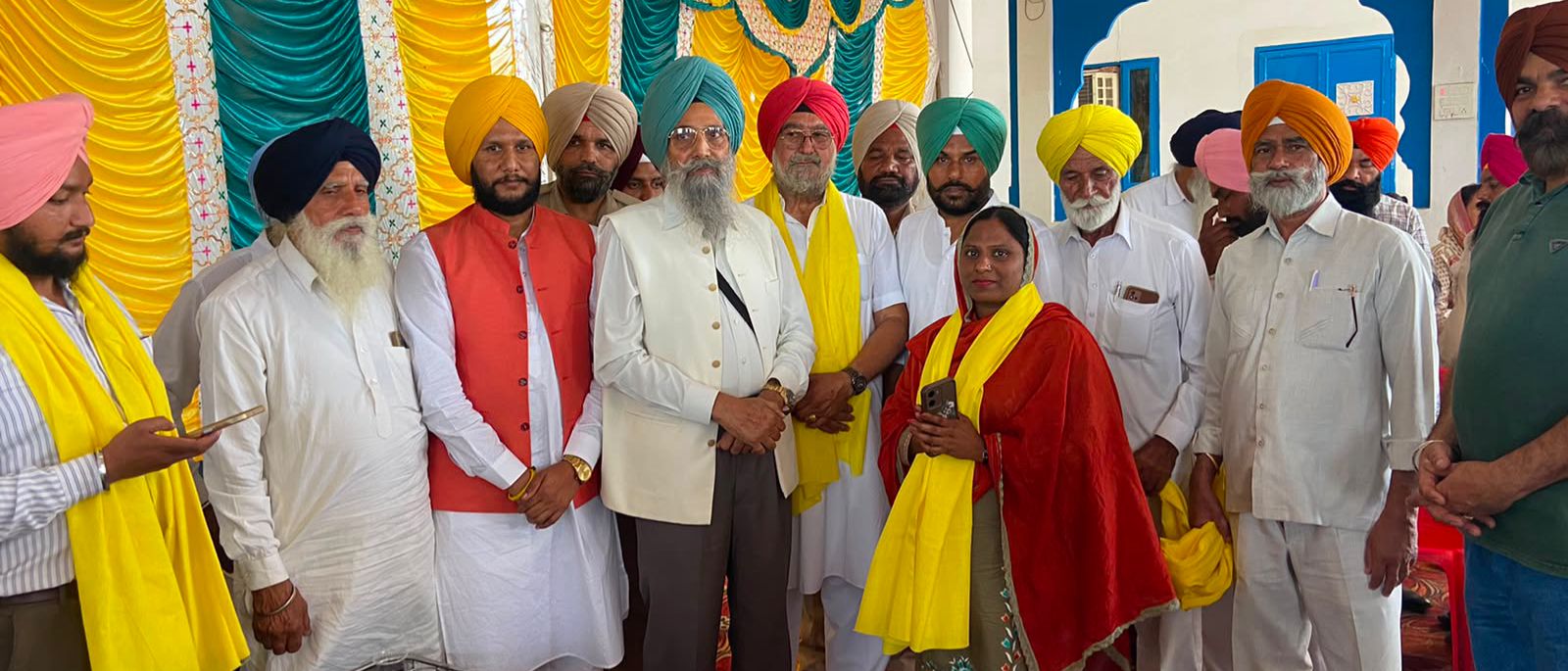 ਵਿਧਾਇਕ ਜਸਵਿੰਦਰ ਰਮਦਾਸ ਵੱਲੋਂ ਜ਼ਿਲ੍ਹਾ ਪਰਿਸ਼ਦ ਅੰਮ੍ਰਿਤਸਰ ਦੇ ਨਵੇਂ ਚੁਣੇ ਚੇਅਰਮੈਨ ਸਾਬਾ ਬਲ ਸਿੰਘ ਦਾ ਸਨਮਾਨ