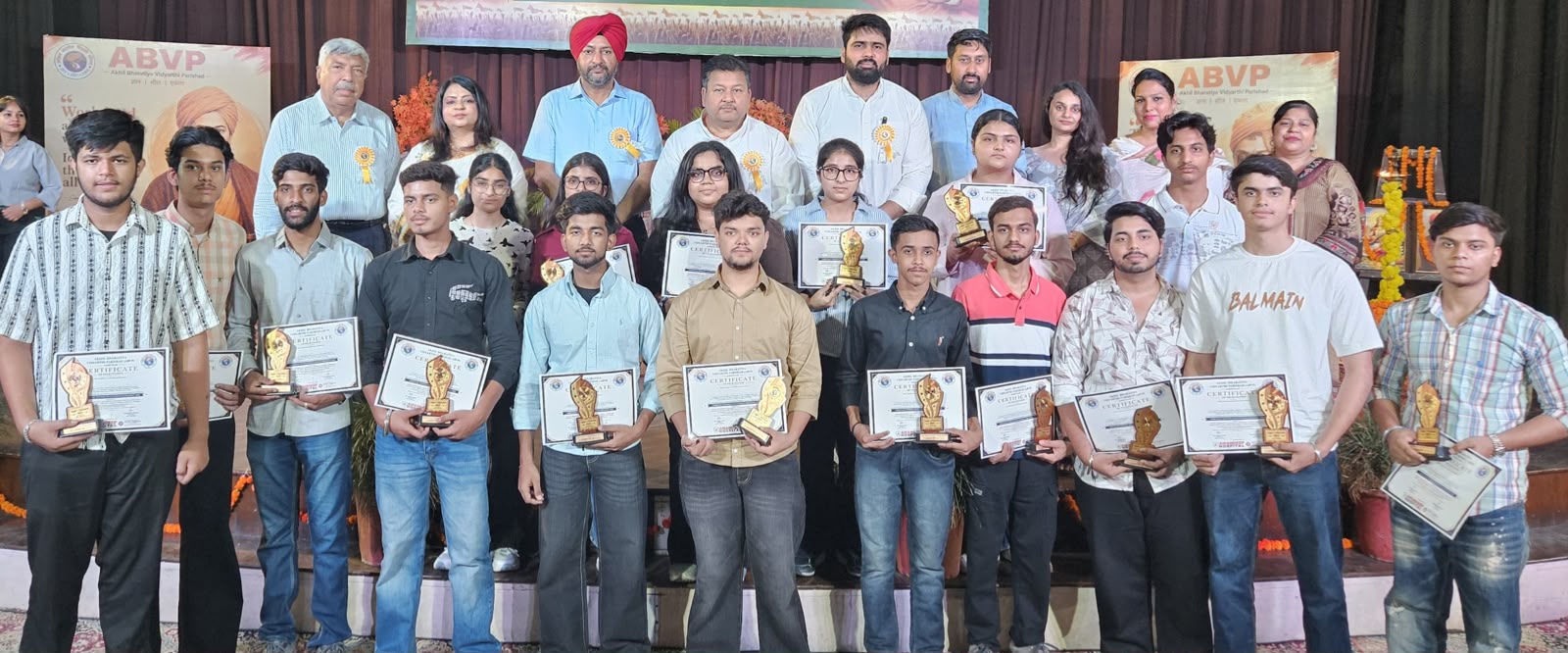 ਅਖਿਲ ਭਾਰਤੀ ਵਿਦਿਆਰਥੀ ਪਰਿਸ਼ਦ ਵੱਲੋਂ 600 ਤੋਂ ਵੱਧ ਹੋਣਹਾਰ ਵਿਦਿਆਰਥੀਆਂ ਦਾ ਸਨਮਾਨ