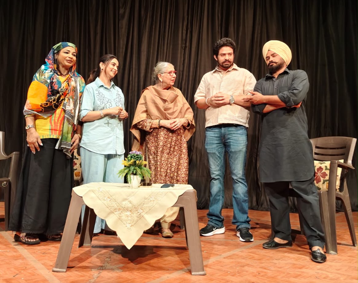 ਯੰਗ ਮਲੰਗ ਥੀਏਟਰ ਵੱਲੋਂ ਆਰਟ ਗੈਲਰੀ, ਅੰਮ੍ਰਿਤਸਰ ਵਿਖੇ ਪੰਜਾਬੀ ਨਾਟਕ “ਧੂੰਆਂ” ਦਾ ਸਫਲ ਮੰਚਨ