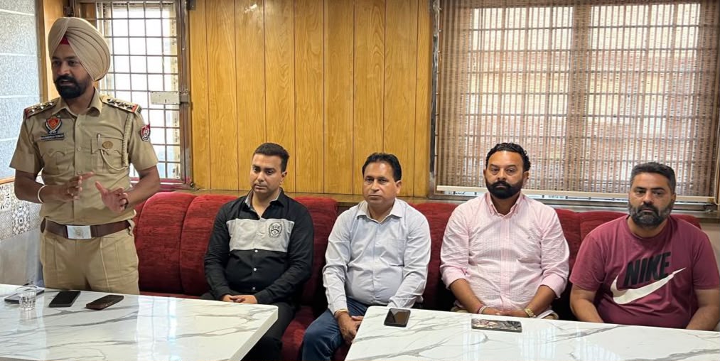 ਹਲਕਾ ਉੱਤਰੀ ਦੇ ਚੇਅਰਮੈਨ ਰਾਹਿਲ ਖੰਨਾ ਦੀ ਅਗਵਾਈ ਹੇਠ ਬਟਾਲਾ ਰੋਡ ’ਤੇ ਪੰਜਾਬ ਟਰੇਡਰਜ਼ ਮੀਟ ਦਾ ਸਫਲ ਆਯੋਜਨ