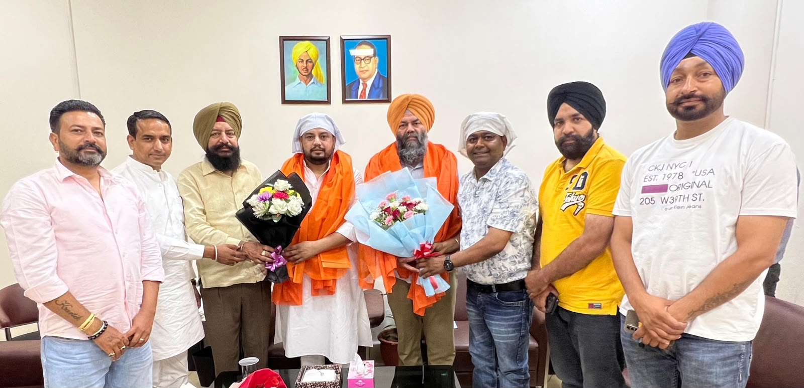 ਨਵੀਆਂ ਸੰਗਠਨਾਤਮਕ ਜ਼ਿੰਮੇਵਾਰੀਆਂ ਮਿਲਣ ‘ਤੇ ਮੇਅਰ ਜਤਿੰਦਰ ਭਾਟੀਆ ਵੱਲੋਂ ਸਰਬਜੋਤ ਧੰਜਲ ਅਤੇ ਜਰਨੈਲ ਢੋਟ ਦਾ ਸਨਮਾਨ