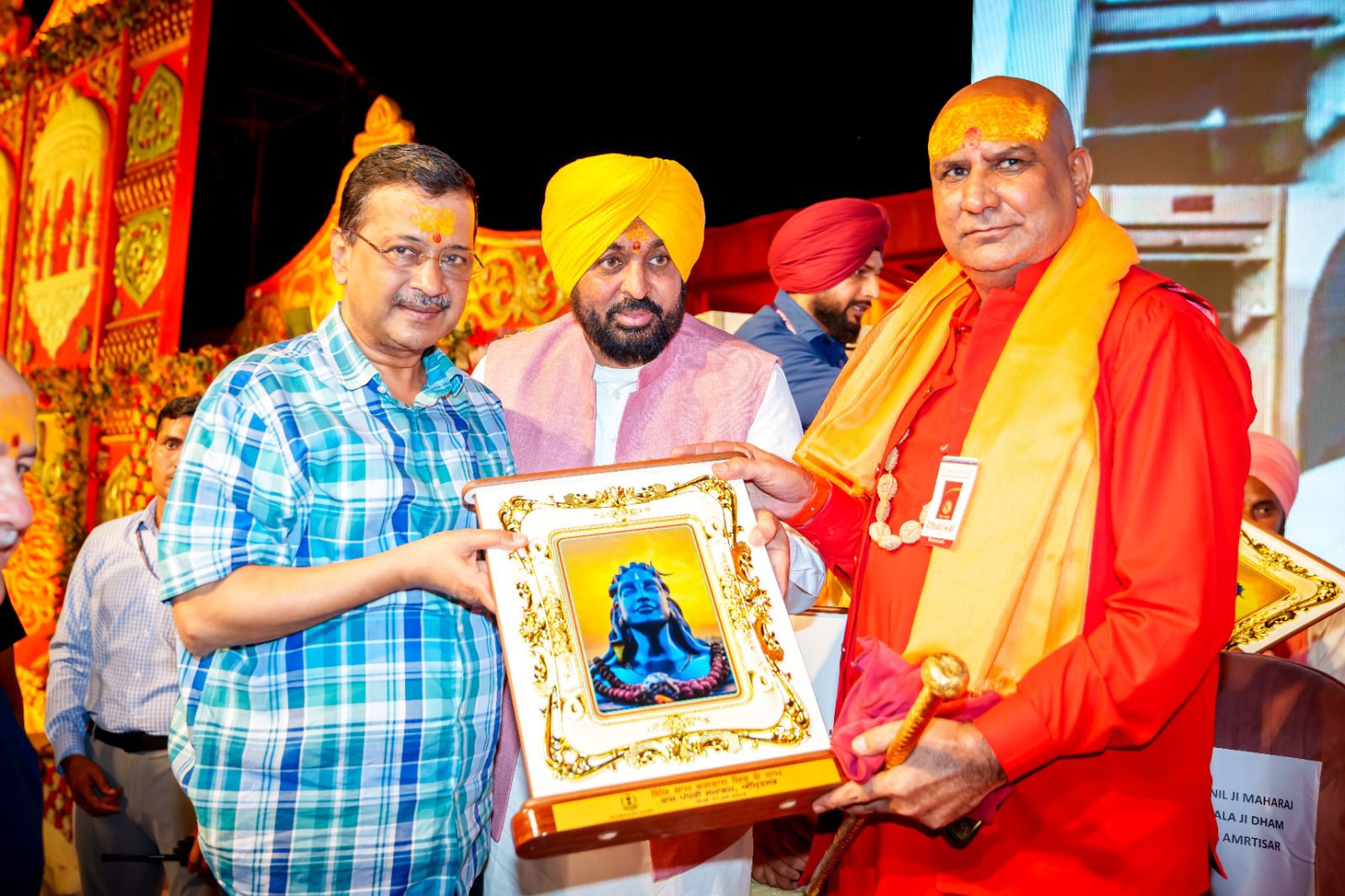 ਮੁੱਖ ਮੰਤਰੀ ਭਗਵੰਤ ਮਾਨ ਅਤੇ ਅਰਵਿੰਦ ਕੇਜਰੀਵਾਲ ਵੱਲੋਂ ਸਵਾਮੀ ਅਸ਼ਨੀਲ ਮਹਾਰਾਜ ਜੀ ਸਨਮਾਨਿਤ