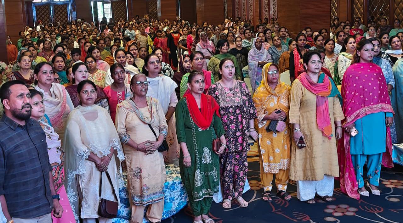 ਮਾਵਾਂ-ਧੀਆਂ ਸਤਿਕਾਰ ਯੋਜਨਾ`ਦੀ ਸ਼ੁਰੂਆਤ `ਤੇ ਹਲਕਾ ਅੰਮ੍ਰਿਤਸਰ ਪੂਰਬੀ ਦੀਆਂ ਮਾਵਾਂ-ਭੈਣਾਂ ਵਿੱਚ ਭਾਰੀ ਉਤਸ਼ਾਹ: ਵਿਧਾਇਕਾ ਜੀਵਨਜੋਤ ਕੌਰ