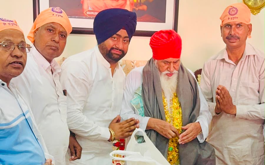 ਪਦਮ ਸ਼੍ਰੀ ਨਾਲ ਸਨਮਾਨਿਤ ਸੰਤ ਨਿਰੰਜਨ ਦਾਸ ਜੀ ਦਾ ਸੰਗਤਾਂ ਵੱਲੋਂ ਨਿੱਘਾ ਸਵਾਗਤ, ਅੰਮ੍ਰਿਤਸਰ ਦੇ ਆਗੂ ਜਗਜੀਤ ਜੈਂਕੀ ਨੇ ਪ੍ਰਗਟਾਈ ਖੁਸ਼ੀ