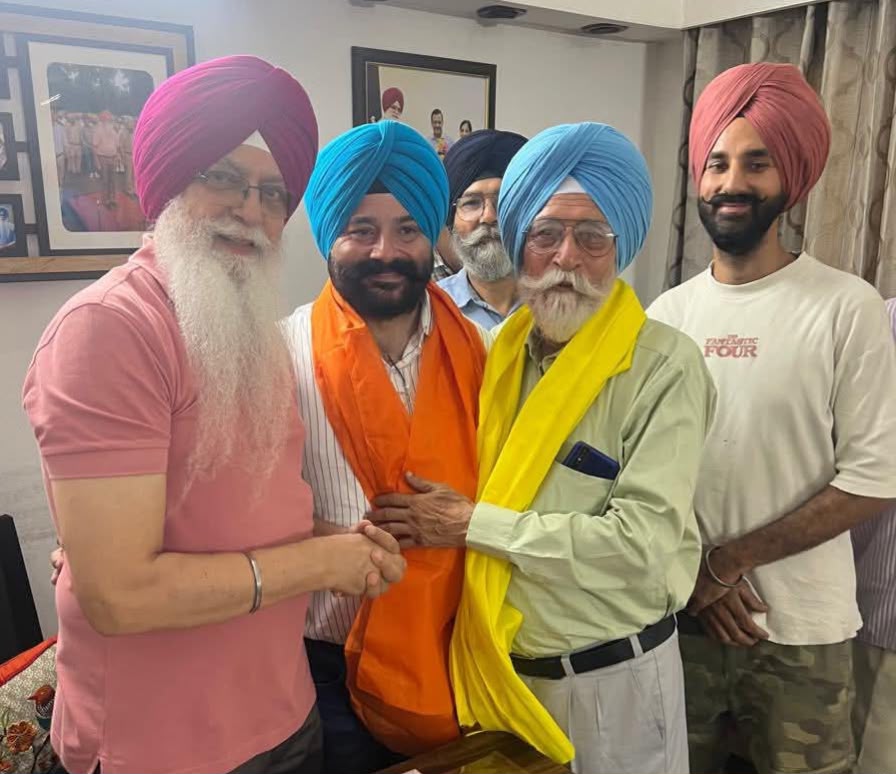 ਵਿਧਾਇਕ ਡਾ. ਇੰਦਰਬੀਰ ਸਿੰਘ ਨਿੱਝਰ ਨੇ ਨਵ-ਨਿਯੁਕਤ ਸਵਰਨਕਾਰ ਵੈਲਫੇਅਰ ਬੋਰਡ ਦੇ ਚੇਅਰਮੈਨ ਪਰਮਜੀਤ ਸੋਨੂੰ ਨੂੰ ਕੀਤਾ ਸਨਮਾਨਿਤ