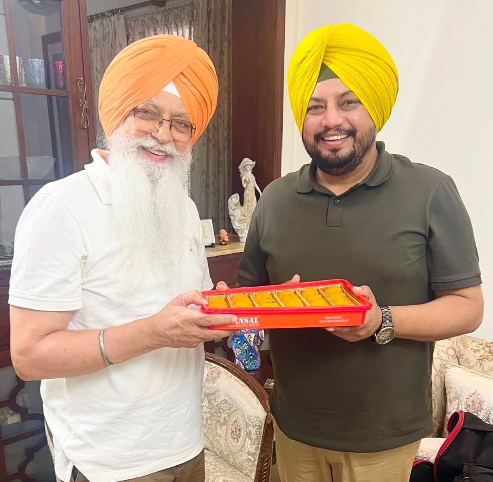 ਇੰਪਰੂਵਮੈਂਟ ਟਰਸਟ ਦੇ ਚੇਅਰਮੈਨ ਬਣਨ ’ਤੇ ਸਰਬਜੋਤ ਸਿੰਘ ਧੰਜਲ ਦਾ ਵਿਧਾਇਕ ਨਿੱਝਰ ਵੱਲੋਂ ਸਨਮਾਨ