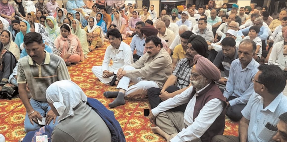 ਹਰ ਦਿਲ ਅਜ਼ੀਜ਼ ਸੀਨੀਅਰ ਪੱਤਰਕਾਰ ਪੰਕਜ ਸ਼ਰਮਾ ਨੂੰ ਨਮ ਅੱਖਾਂ ਨਾਲ ਅੰਤਿਮ ਸ਼ਰਧਾਂਜਲੀ, ਸ਼ਹਿਰ ਦੀਆਂ ਨਾਮਵਰ ਸ਼ਖ਼ਸੀਅਤਾਂ ਨੇ ਕੀਤੀ ਸ਼ਮੂਲੀਅਤ