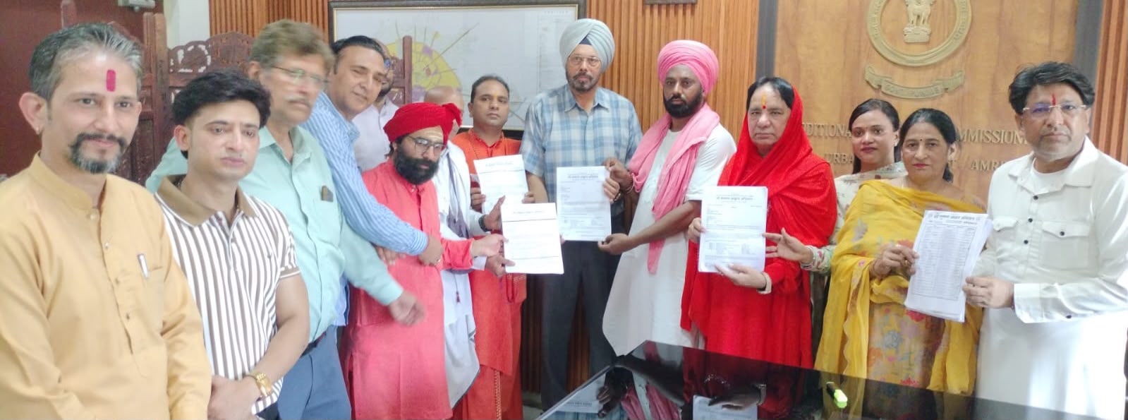 “ਗਊ ਸਨਮਾਨ ਆਹਵਾਨ ਅਭਿਆਨ” ਤਹਿਤ ਕਾਰਕੁਨਾਂ ਵੱਲੋਂ ਏਡੀਸੀ ਨੂੰ ਮੰਗ ਪੱਤਰ ਸੌਂਪਿਆ