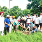 ਇੰਦਰਪਾਲ ਰਾਜਾ ਨੇ ਰਣਜੀਤ ਐਵਨਿਊ ਰੋਜ਼ ਗਾਰਡਨ ਪਾਰਕ ਵਿਖੇ ਪੌਦੇ ਲਗਾ ਕੇ ਮੁਹਿਮ ਦੀ ਕੀਤੀ ਸ਼ੁਰੂਆਤ