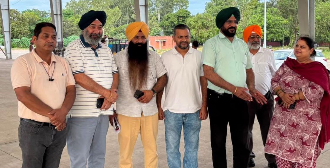 ਅੰਮ੍ਰਿਤਸਰ ਜ਼ਿਲ੍ਹੇ ਤੋਂ ਪਟਵਾਰੀ ਤੇ ਰਿਟਾਇਰ ਪਟਵਾਰੀਆਂ ਨੇ ਚੰਡੀਗੜ੍ਹ ਮਹਾਂਰੈਲੀ ਵਿੱਚ ਕੀਤੀ ਵੱਡੀ ਸ਼ਮੂਲੀਅਤ