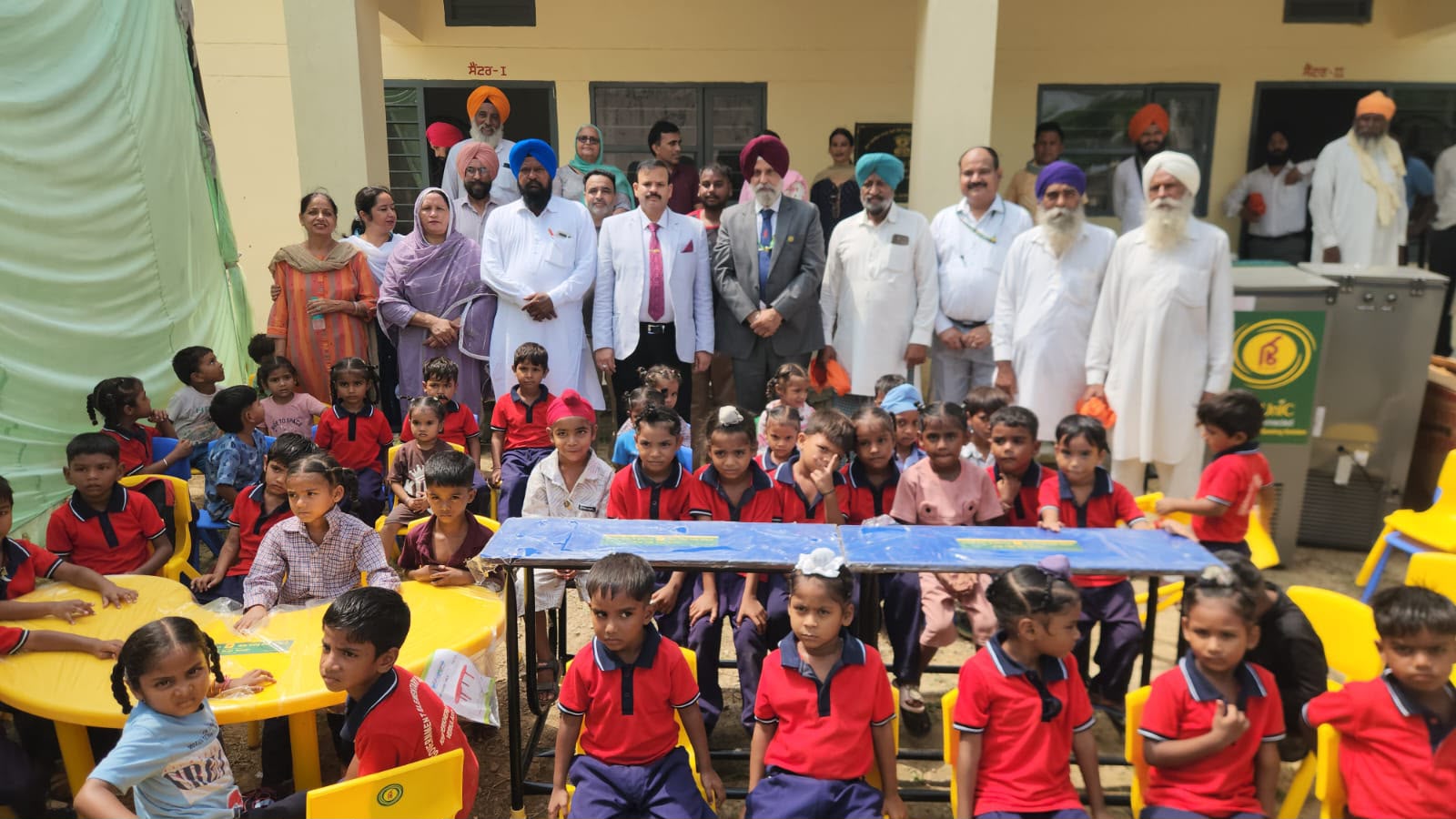 ਸਰਕਾਰ ਦੀਆਂ ਨਵੀਆਂ ਸਕੀਮਾਂ ਬਾਰੇ ਲੋਕਾਂ ਨੂੰ ਕੀਤਾ ਜਾਗਰੂਕ, ਪੰਜਾਬ ਐਂਡ ਸਿੰਧ ਬੈਂਕ ਨੇ ਨਿਭਾਈ ਸਮਾਜਿਕ ਜ਼ਿੰਮੇਵਾਰੀ, ਪੰਜਾਬ ਐਂਡ ਸਿੰਧ ਬੈਂਕ ਨੇ ਥਾਪੜਖੇੜੀ ਦੇ ਸਕੂਲ ਤੇ ਆਂਗਨਵਾੜੀ ਸੈਂਟਰ ਨੂੰ ਦਿੱਤਾ ਲੋੜੀਂਦਾ ਸਮਾਨ