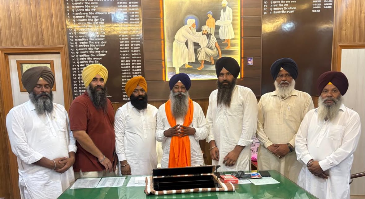 ਸ੍ਰ ਨਿਰਮਲ ਸਿੰਘ ਕਾਹਲਵਾਂ ਨੇ ਗੁਰਦੁਆਰਾ ਸ੍ਰੀ ਬਾਉਲੀ ਸਾਹਿਬ ਦੇ ਮੁੱਖ ਮੈਨੇਜਰ ਵਜੋਂ ਸੇਵਾ ਸੰਭਾਲੀ, ਸਿਰੋਪਾਓ ਪਾ ਕੇ ਕੀਤਾ ਵਿਸ਼ੇਸ਼ ਸਨਮਾਨ
