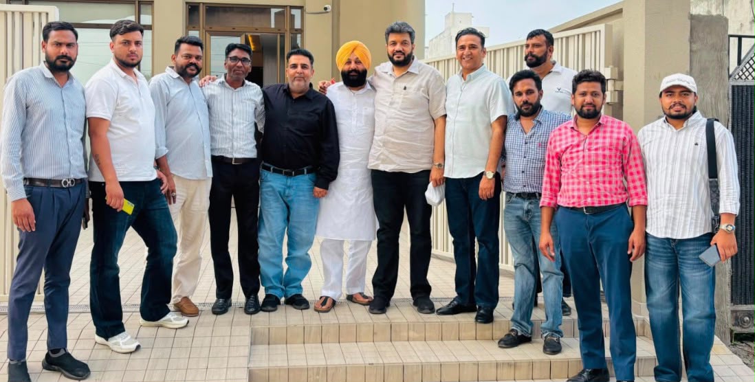 ਸਾਬਕਾ ਚੇਅਰਮੈਨ ਦਿਨੇਸ਼ ਬੱਸੀ ਨੇ ਸੁਣੀਆ ਹਲਕਾ ਪੂਰਬੀ ਦੇ ਲੋਕਾਂ ਦੀਆ ਮੁਸ਼ਕਿਲਾਂ