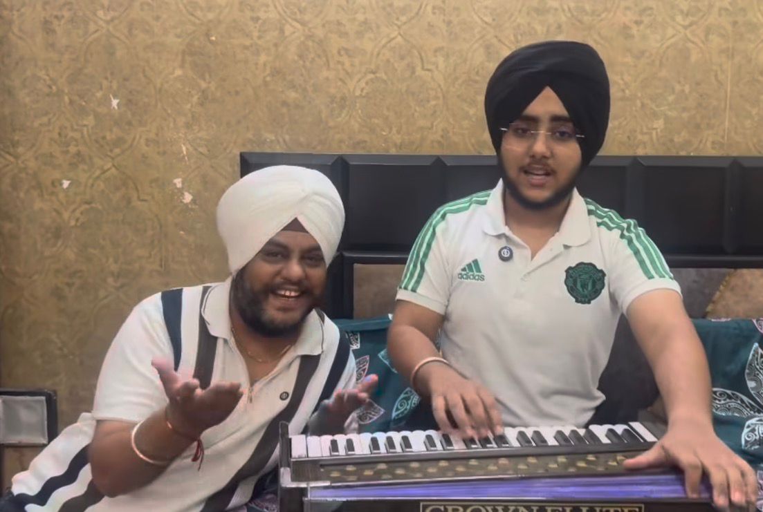 ਸਭ ਨੂੰ ਹਸਾਉਣ ਵਾਲੇ ਮਿਸਟਰ ਭਾਟੀਆ ਨੇ ਬੇਟੇ ਕੁਵਰਦੀਪ ਸਿੰਘ ਨਾਲ ਮਿਲ ਕੇ ਕੀਤੀ ਭਗਵਾਨ ਸ੍ਰੀ ਕ੍ਰਿਸ਼ਨ ਦੀ ਉਸਤਤ