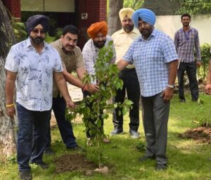 ਵਿਜੀਲੈਂਸ ਬਿਊਰੋ ਅੰਮ੍ਰਿਤਸਰ ਵੱਲੋਂ ਪੀਐੱਫਐਚਆਰ ਦੇ ਸਹਿਯੋਗ ਨਾਲ ਲਗਾਏ ਗਏ ਬੂਟੇ